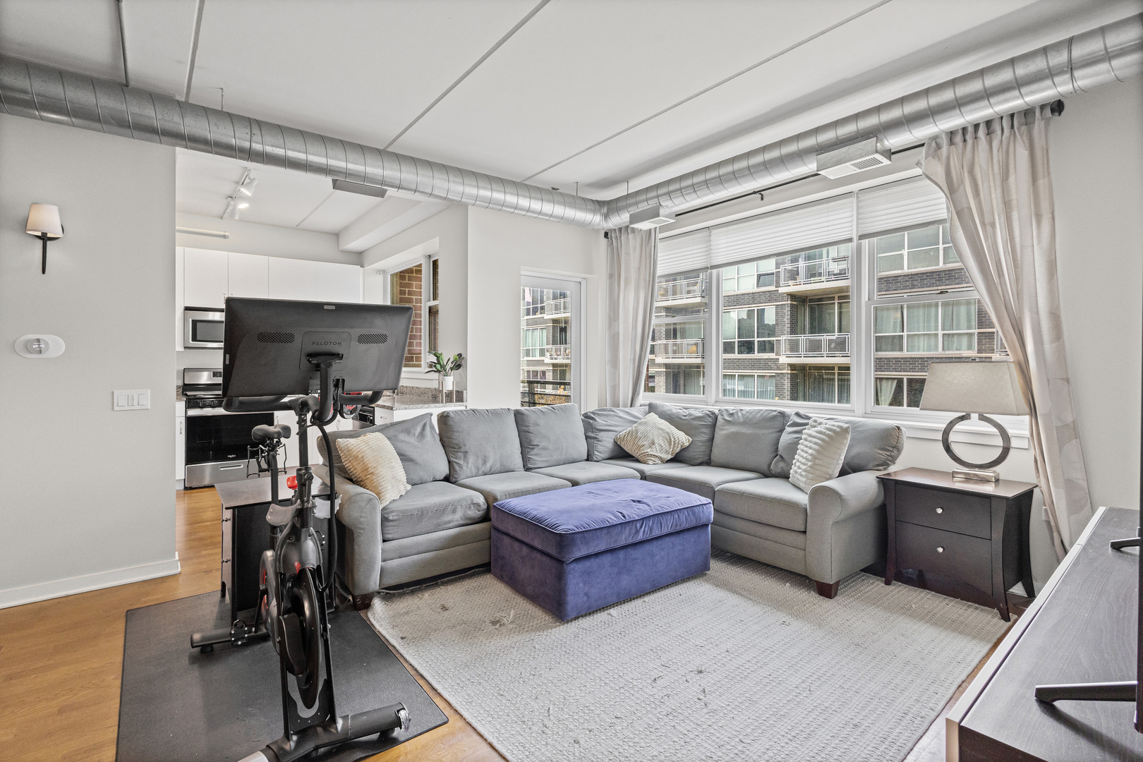 873 N LARRABEE Street 605