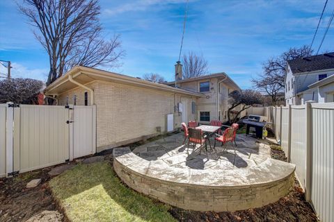 Tiny photo for 5000 Pratt Avenue, Skokie, IL 60077 (MLS # 12604735)