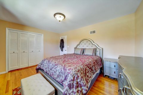 Tiny photo for 5000 Pratt Avenue, Skokie, IL 60077 (MLS # 12604735)