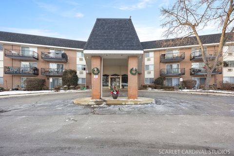 Photo of 1188 Royal Glen Drive #117B, Glen Ellyn, IL 60137 (MLS # 12541808)