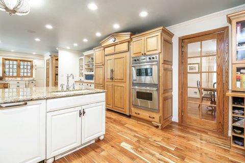 Tiny photo for 39 Mockingbird Lane, Oak Brook, IL 60523 (MLS # 12563901)