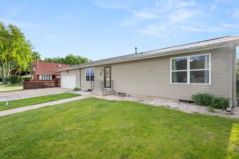 Tiny photo for 1605 Longwood Drive, Sycamore, IL 60178 (MLS # 12622744)