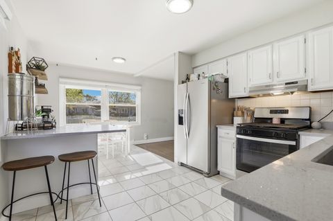 Tiny photo for 924 W Crestview Court, Crown Point, IN 46307 (MLS # 12507863)