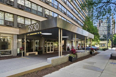 Tiny photo for 2930 N Sheridan Road #201, Chicago, IL 60657 (MLS # 12714153)