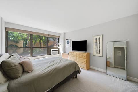 Tiny photo for 2930 N Sheridan Road #201, Chicago, IL 60657 (MLS # 12714153)