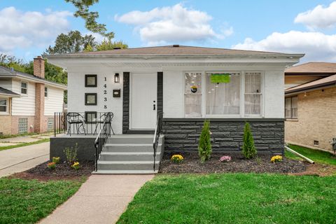 Tiny photo for 14238 Woodlawn Avenue, Dolton, IL 60419 (MLS # 12493852)