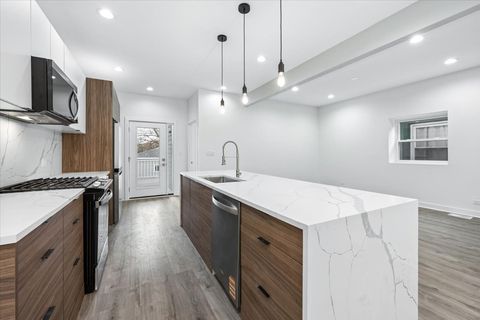 Tiny photo for 1721 W Arthur Avenue, Chicago, IL 60626 (MLS # 12589693)