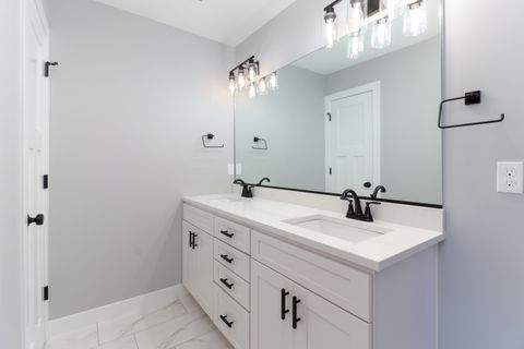 Tiny photo for 5205 Finlen Lane, Bloomington, IL 61705 (MLS # 12553638)