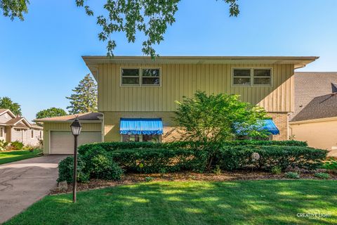 Tiny photo for 713 Burning Tree Lane, Naperville, IL 60563 (MLS # 12480724)