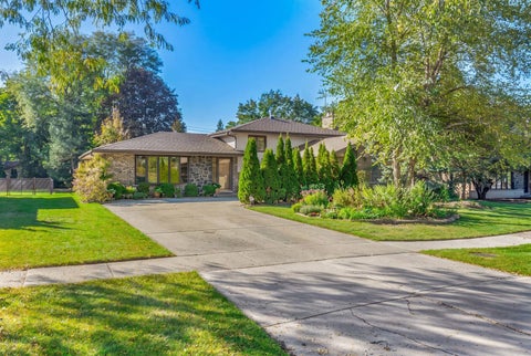 Photo of 349 79th Street, Willowbrook, IL 60527 (MLS # 12783207)