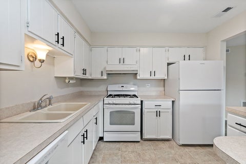 Tiny photo for 1624 Salisbury Court #C, Wheaton, IL 60189 (MLS # 12795941)