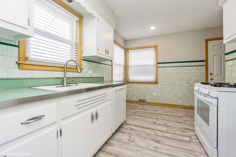Tiny photo for 7458 W Touhy Avenue, Chicago, IL 60631 (MLS # 12516536)