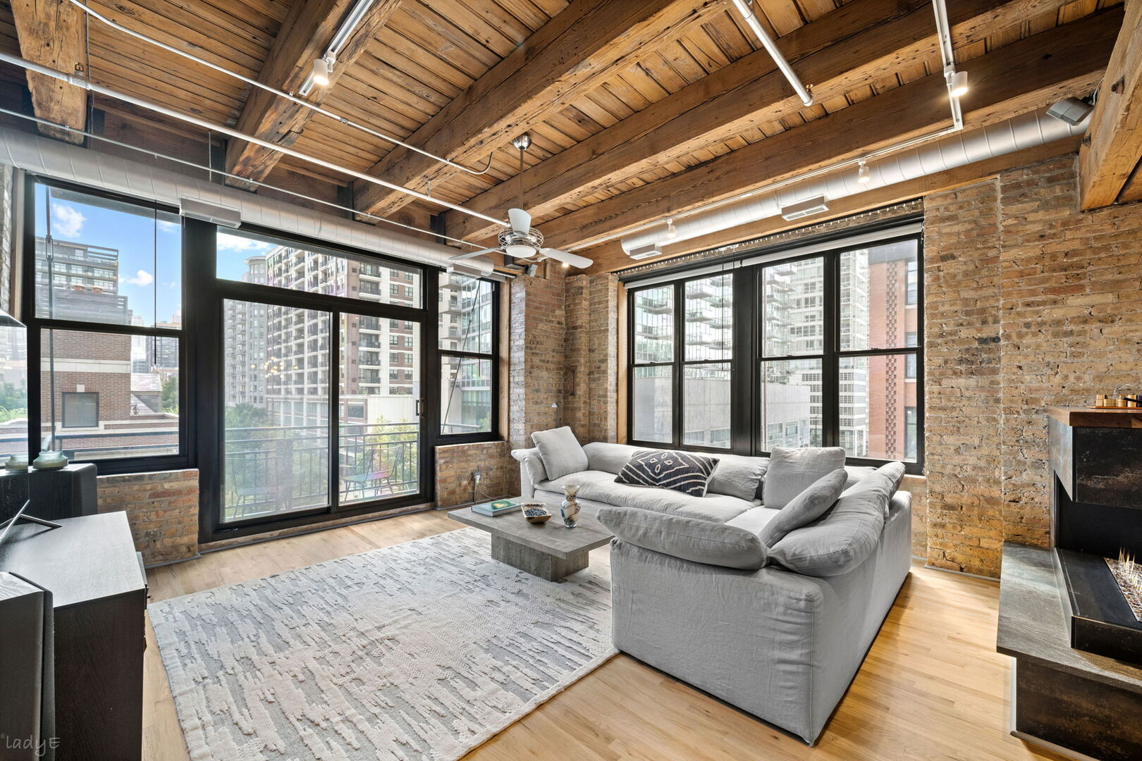 520 W Huron Street 412