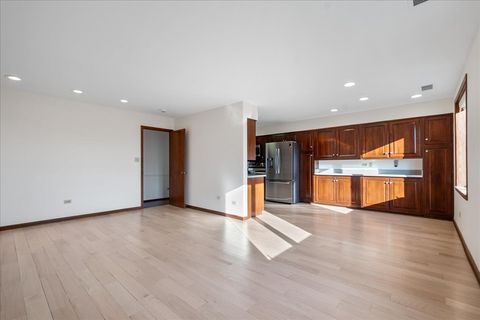 Tiny photo for 6400 N Cicero Avenue #516, Lincolnwood, IL 60712 (MLS # 12543947)