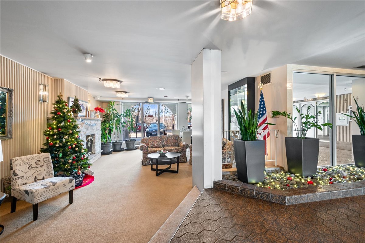 6400 N Cicero Avenue 516