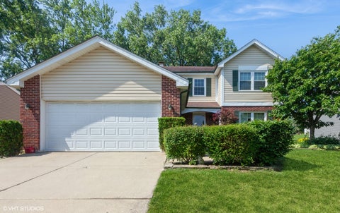 Photo of 145 Rumsey Place, Westmont, IL 60559 (MLS # 12696508)