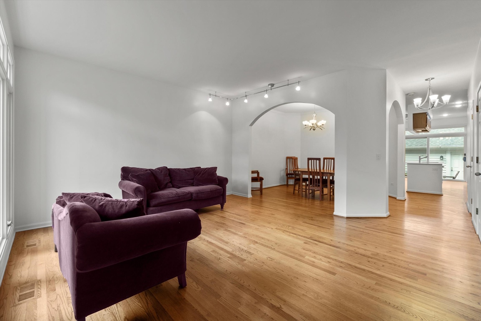 4260 W Thorndale Avenue