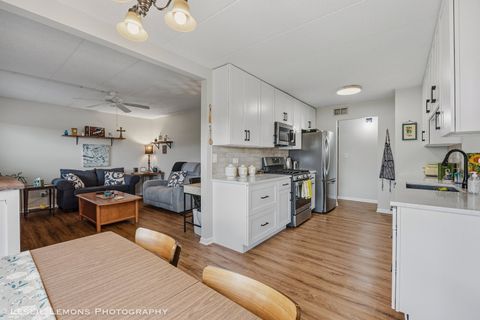 Tiny photo for 9729 Mill Court E #B1, Palos Park, IL 60464 (MLS # 12633973)