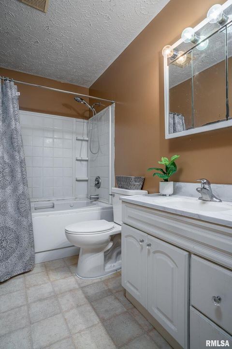 Tiny photo for 1312 Emerald Drive, Davenport, IA 52804 (MLS # QC4269579)