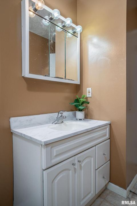 Tiny photo for 1312 Emerald Drive, Davenport, IA 52804 (MLS # QC4269579)