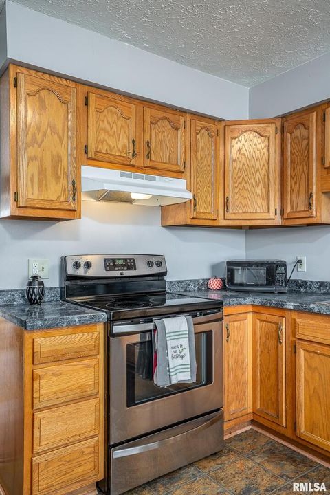 Tiny photo for 1312 Emerald Drive, Davenport, IA 52804 (MLS # QC4269579)