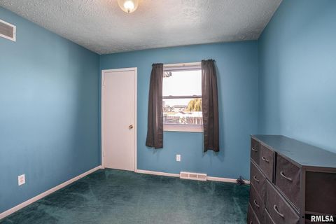 Tiny photo for 1312 Emerald Drive, Davenport, IA 52804 (MLS # QC4269579)