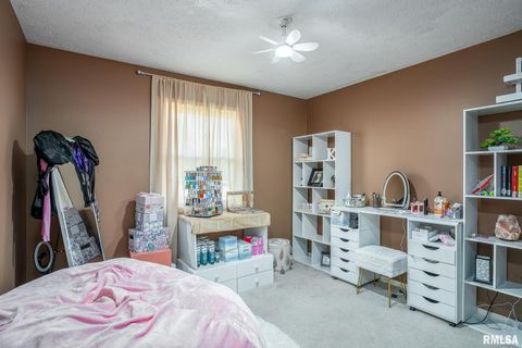 Tiny photo for 1312 Emerald Drive, Davenport, IA 52804 (MLS # QC4269579)