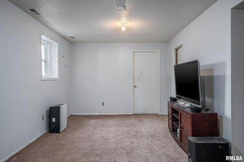 Tiny photo for 1312 Emerald Drive, Davenport, IA 52804 (MLS # QC4269579)