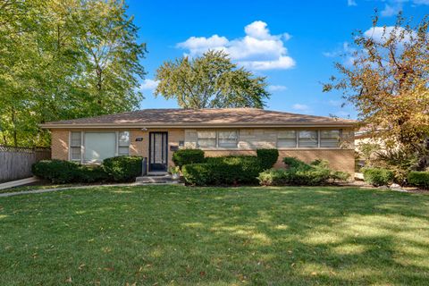 Photo of 7330 N Kilbourn Avenue, Lincolnwood, IL 60712 (MLS # 12616356)