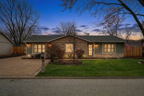 Photo of 3861 Sutherland Drive, Park City, IL 60085 (MLS # 12581539)