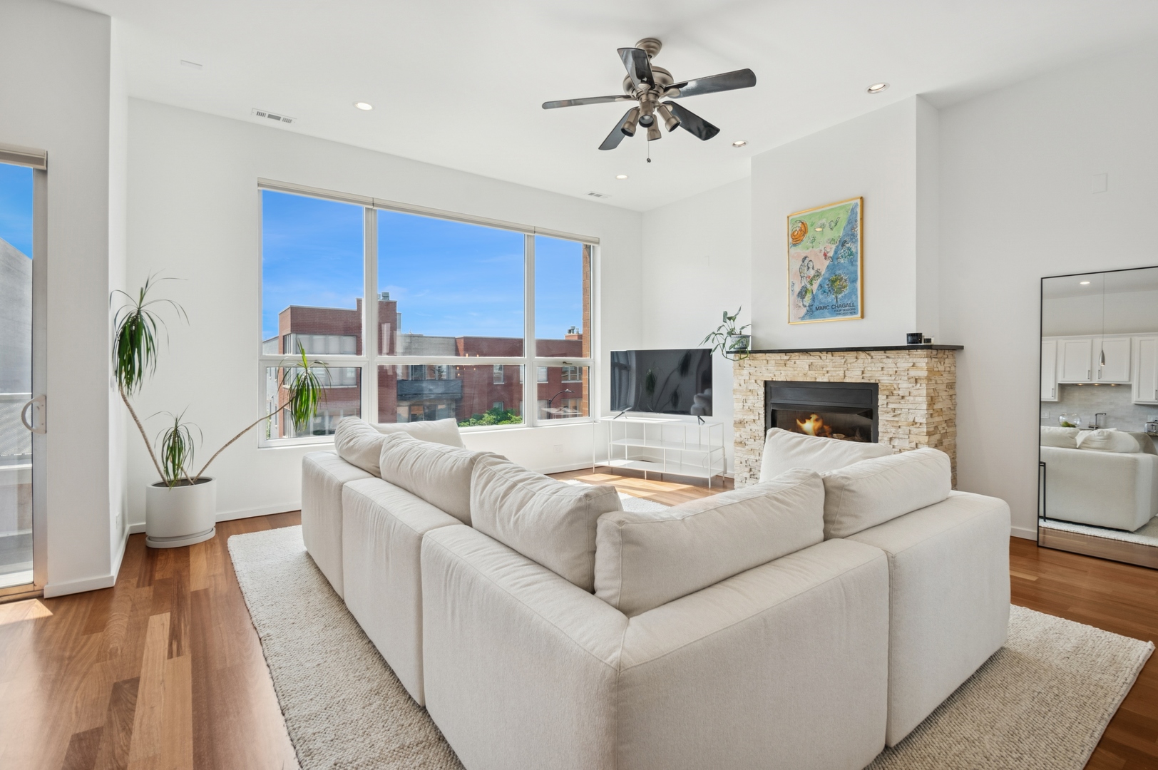 1719 N Western Avenue 4