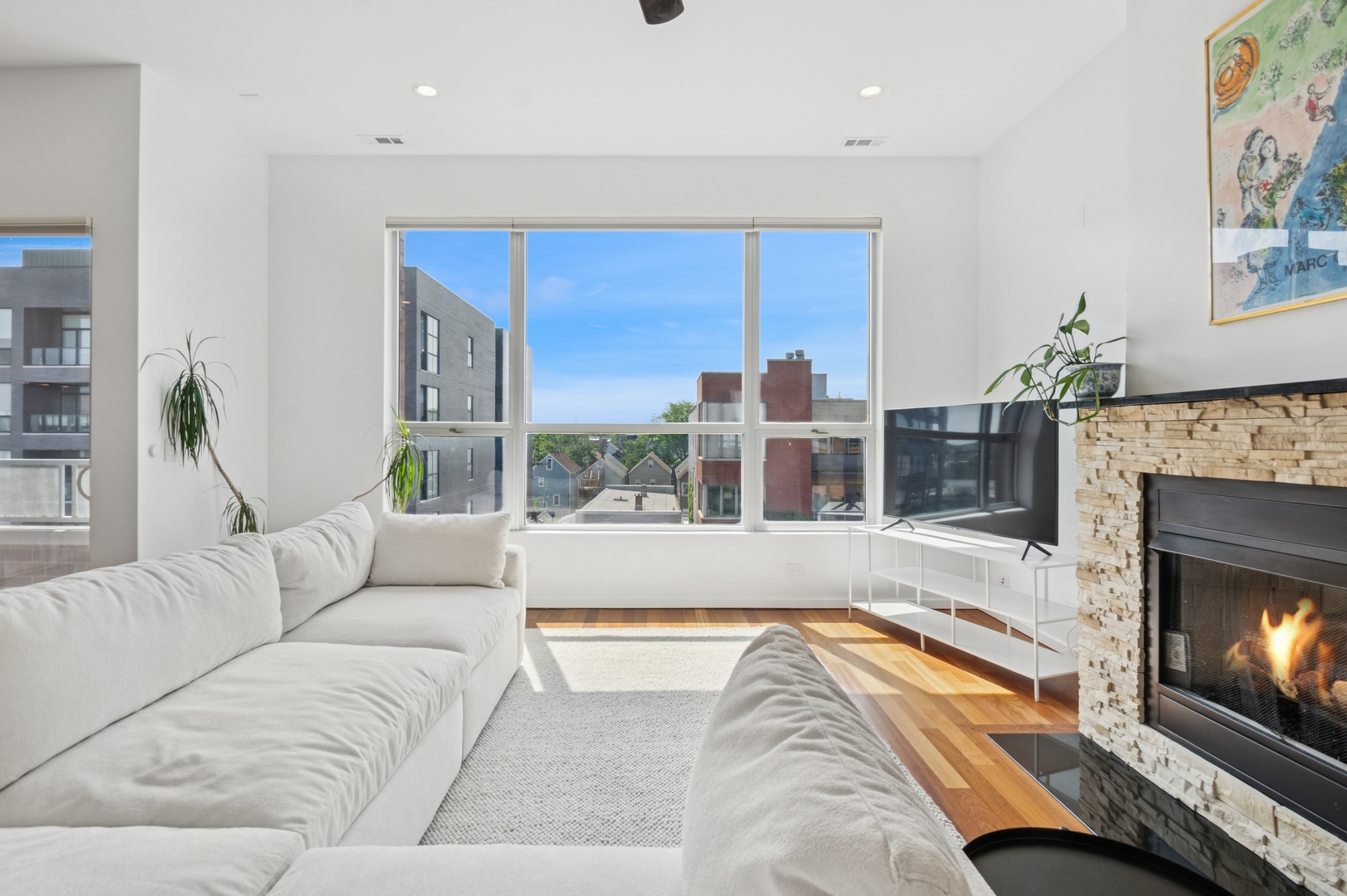 1719 N Western Avenue 4