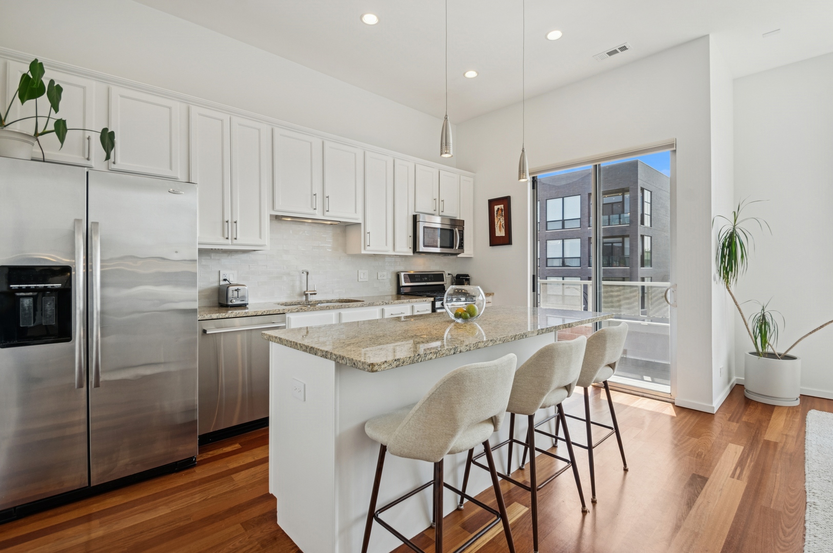 1719 N Western Avenue 4