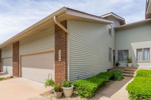 Tiny photo for 4554 Bunker Hill Drive, Bettendorf, IA 52722 (MLS # 12666269)