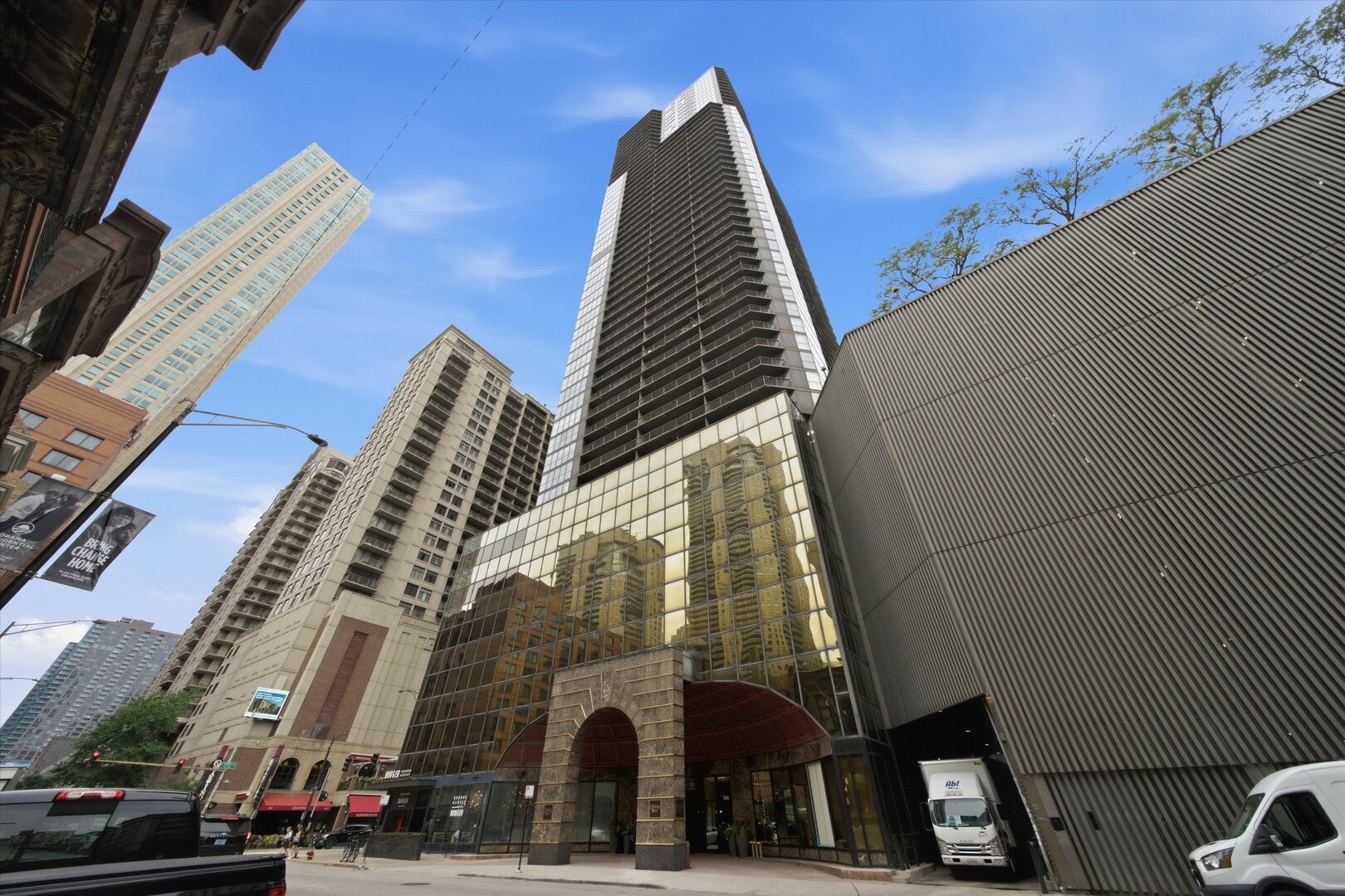 10 E Ontario Street 3403