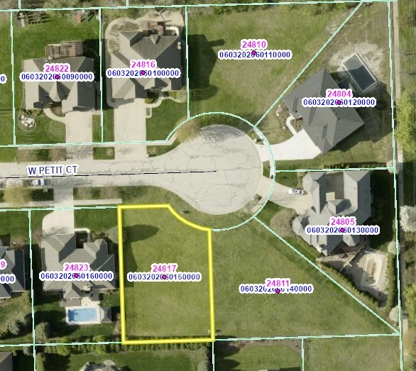 24817 Petit Court