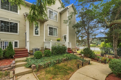 Photo of 308 WINDCREST Court #308, Bolingbrook, IL 60440 (MLS # 12711475)