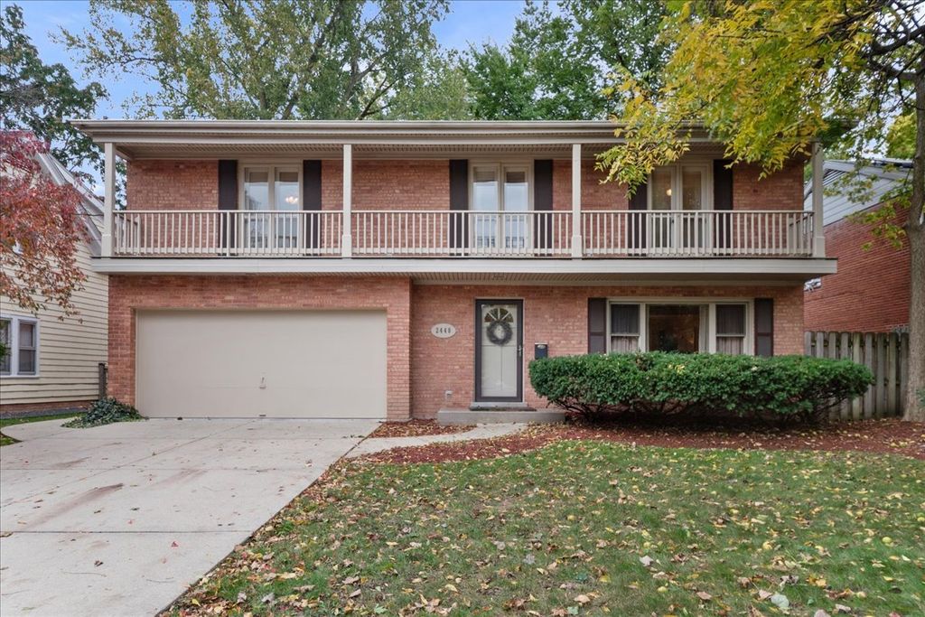 Photo for 2440 Simpson Street, Evanston, IL 60201 (MLS # 12501690)
