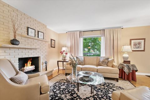 Tiny photo for 2440 Simpson Street, Evanston, IL 60201 (MLS # 12501690)