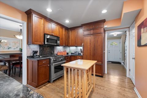 Tiny photo for 2440 Simpson Street, Evanston, IL 60201 (MLS # 12501690)