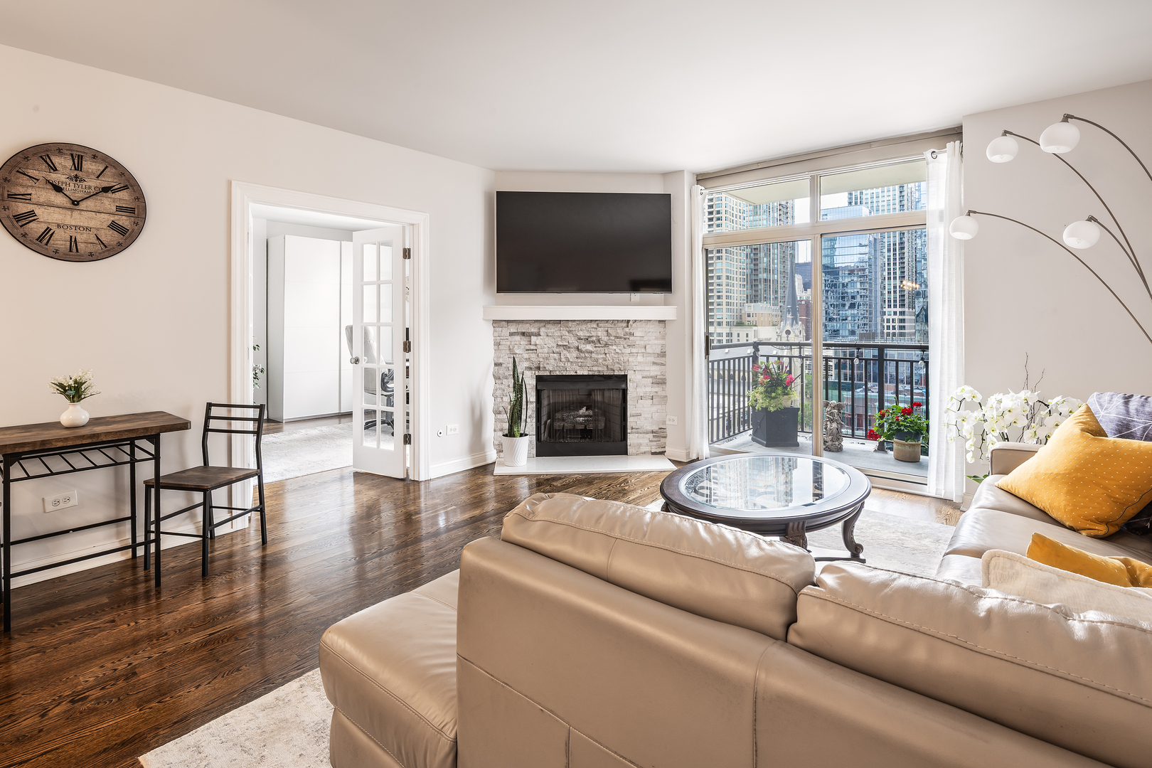 21 W Chestnut Street 1206