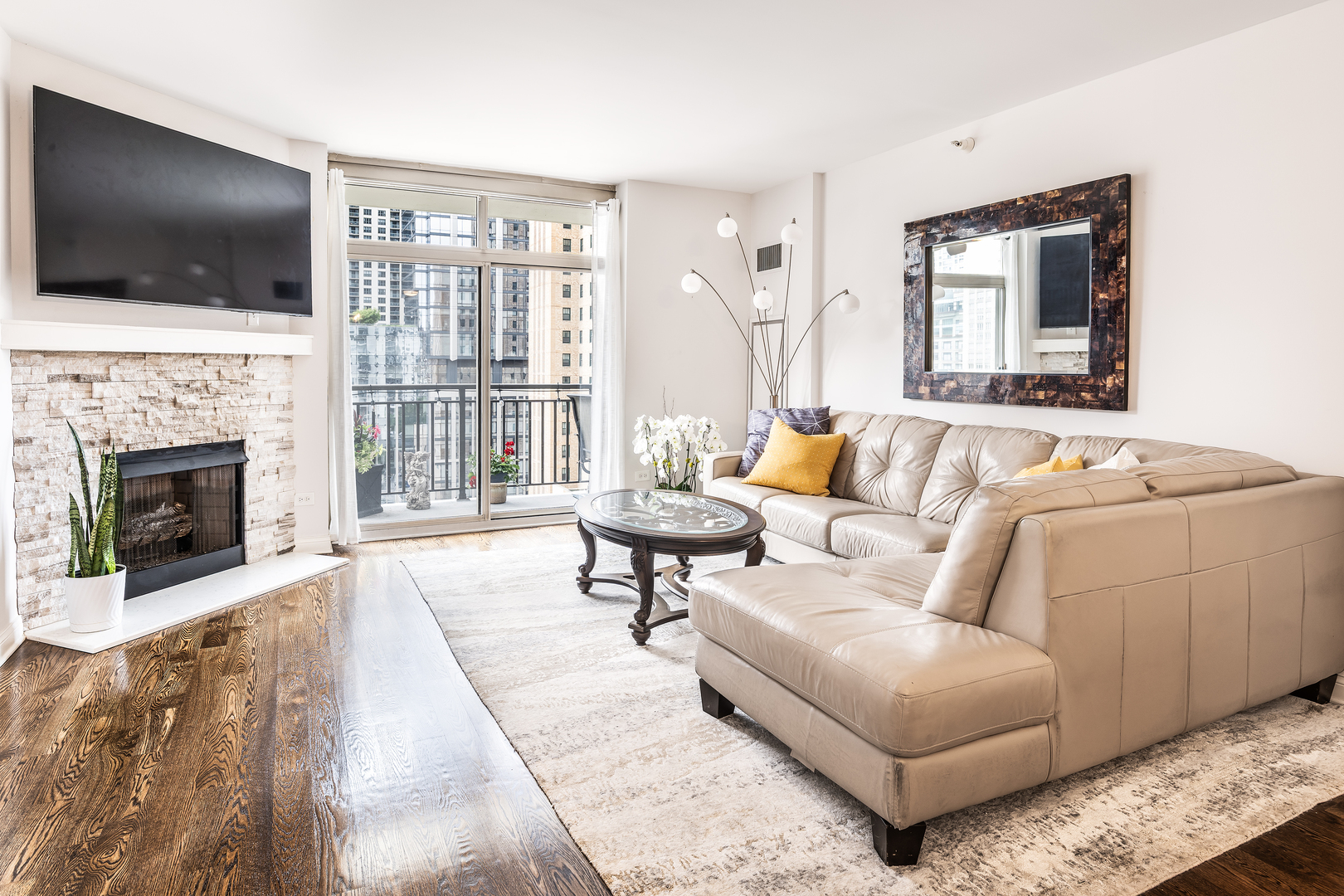 21 W Chestnut Street 1206
