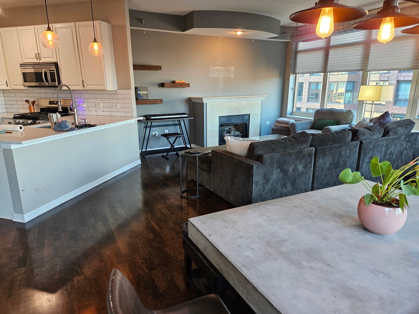 909 W Washington Boulevard 708