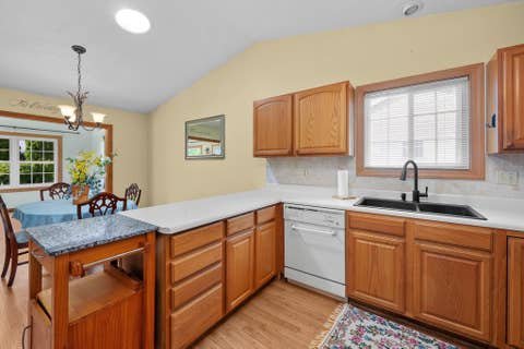Tiny photo for 2726 Linwood Court #2726, Davenport, IA 52806 (MLS # 12711874)