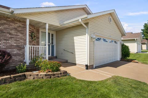 Tiny photo for 2726 Linwood Court #2726, Davenport, IA 52806 (MLS # 12711874)