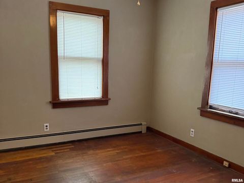 Tiny photo for 1639 33RD Street, Moline, IL 61265 (MLS # QC4269645)