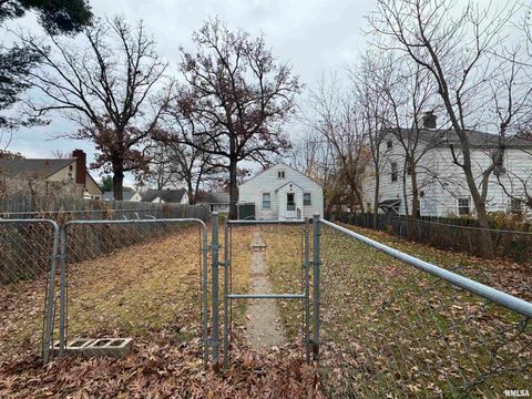 Tiny photo for 1639 33RD Street, Moline, IL 61265 (MLS # QC4269645)