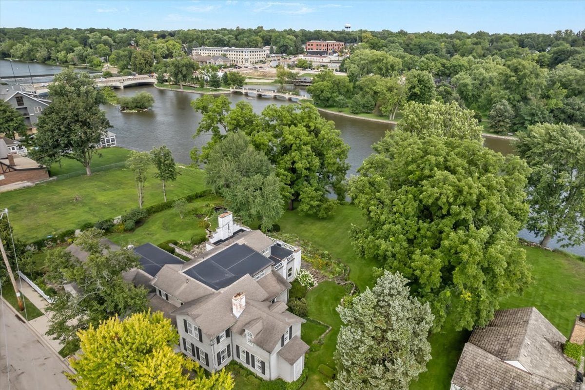 133 S River Lane