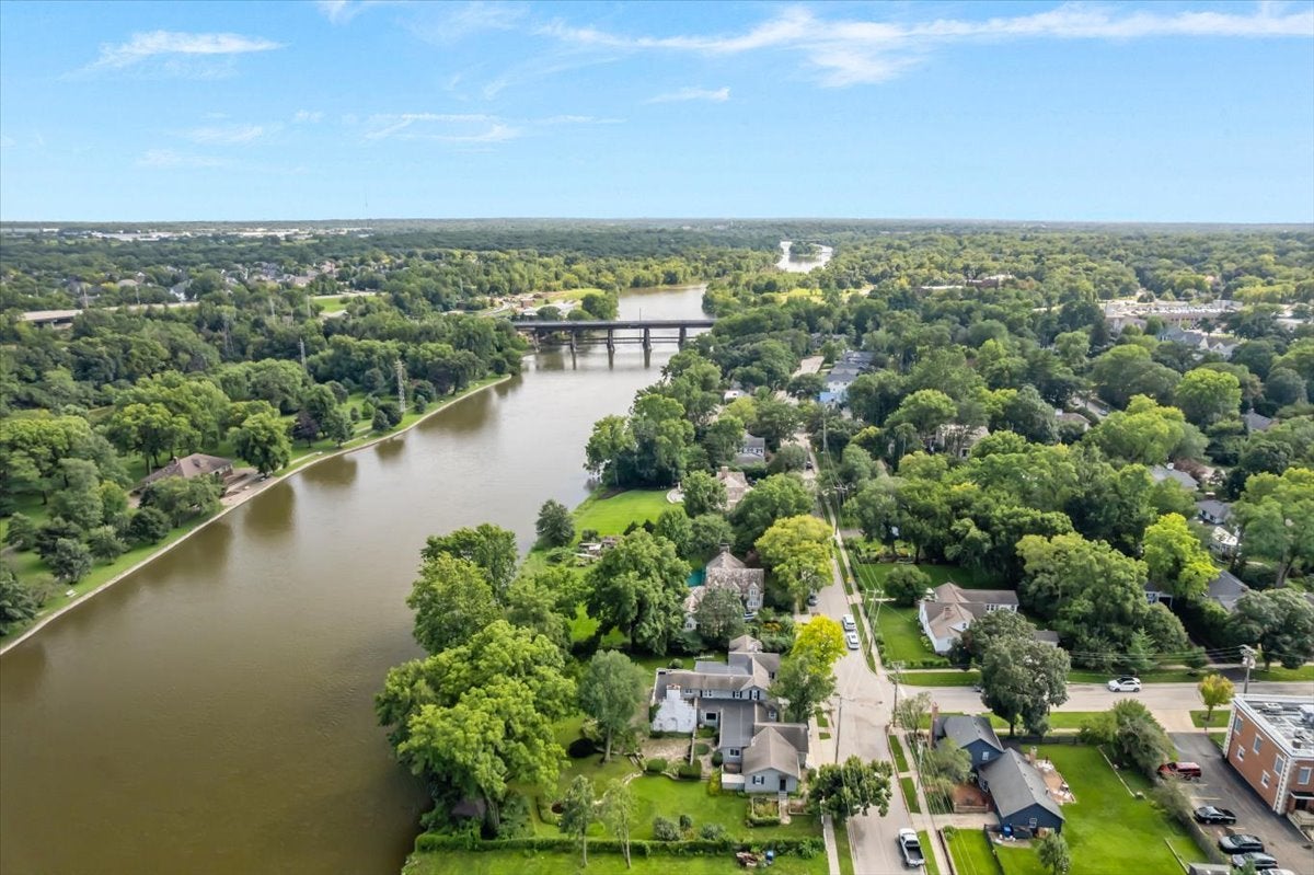 133 S River Lane