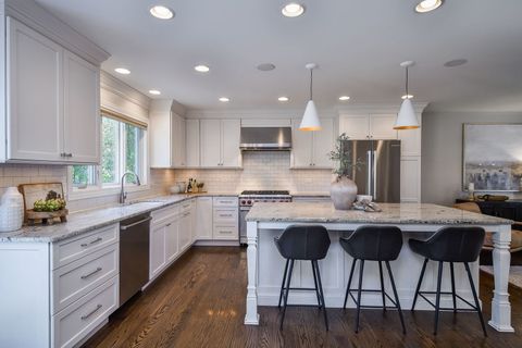 Tiny photo for 4733 ROSLYN Road, Downers Grove, IL 60515 (MLS # 12500703)